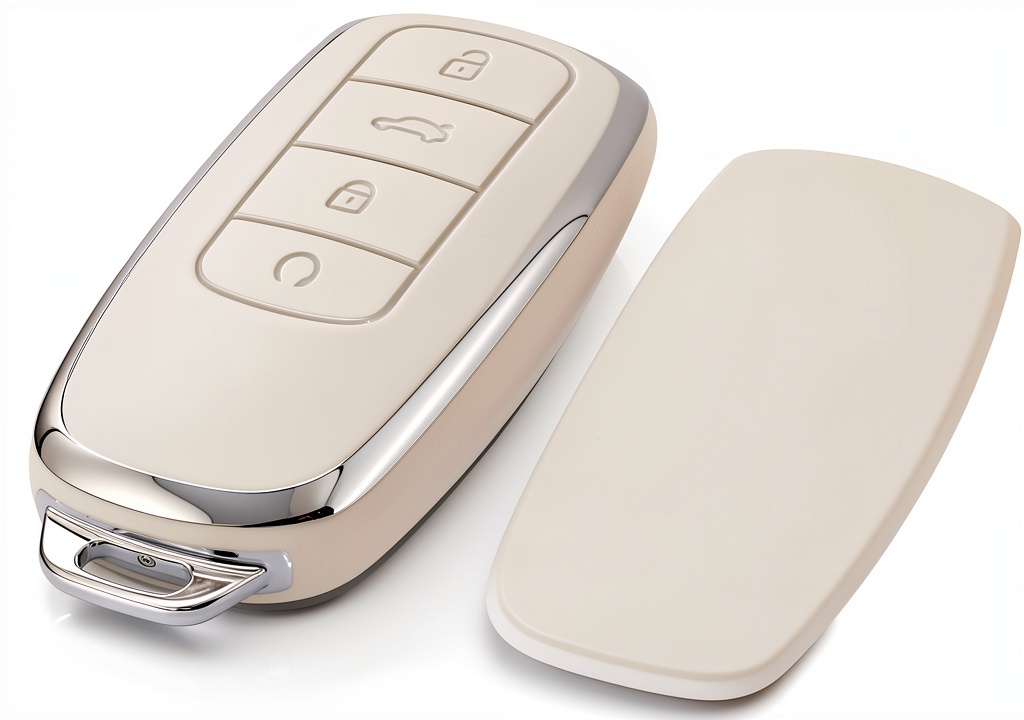 Bebykilemi Chery Tiggo 8 key case in black color on a keychain